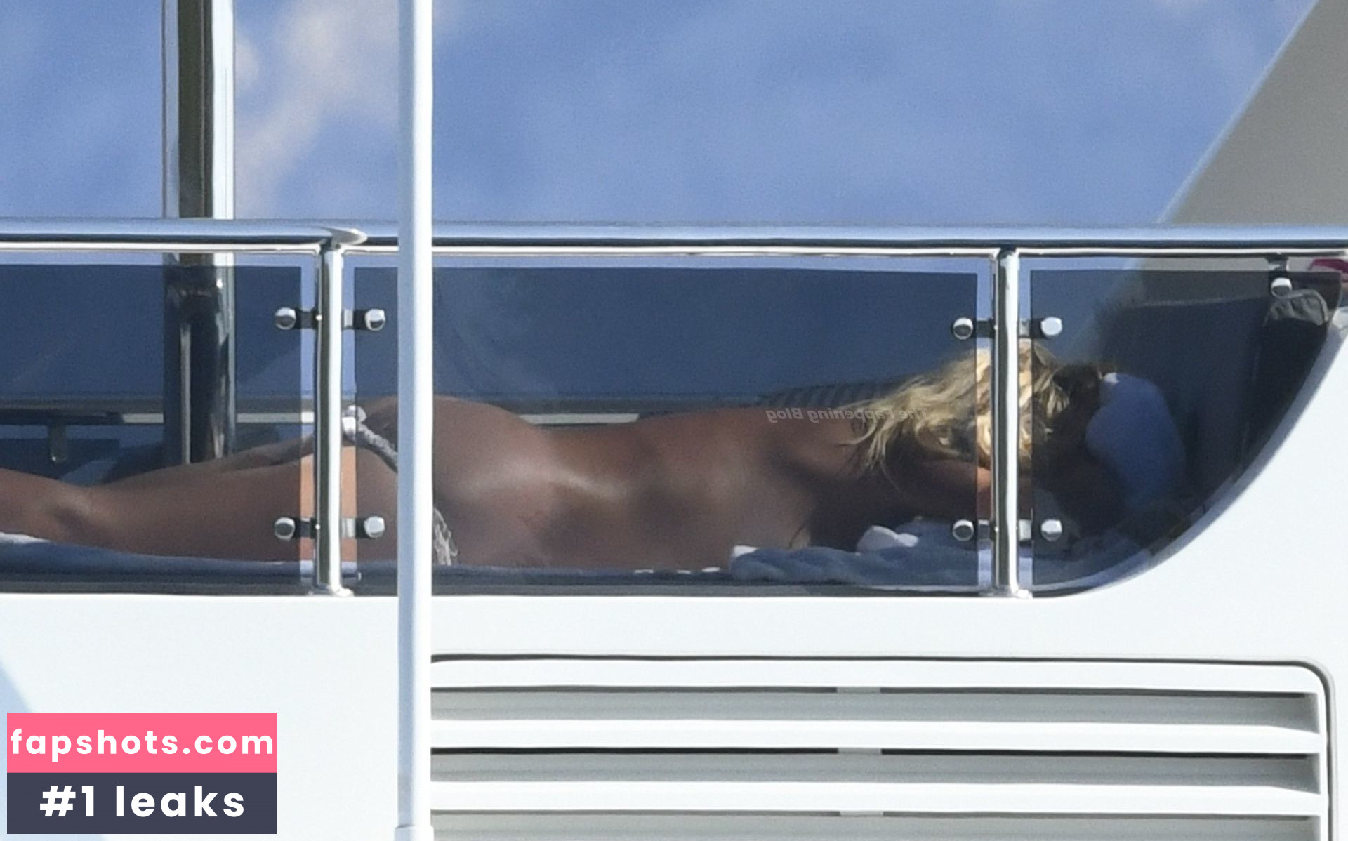 Valeria Marini gallery photo #99