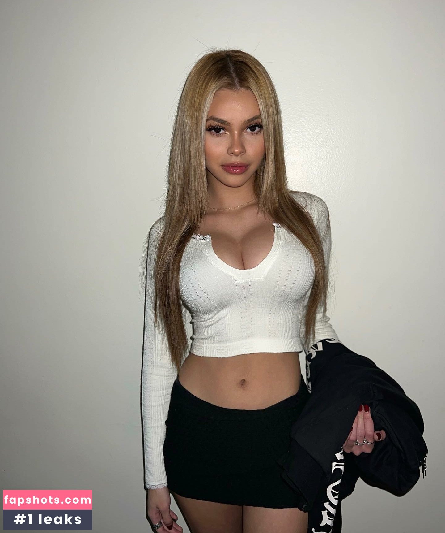 Valeria Marquez gallery photo #8