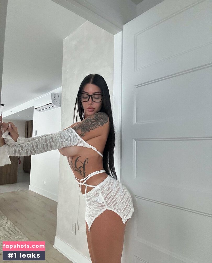 Valerie Cossette Nude Leaks OnlyFans - Fapshots