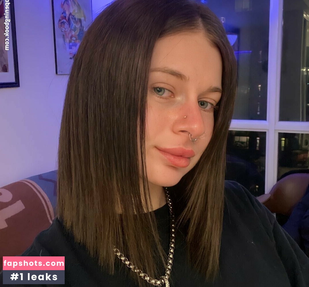 Valerie Moon gallery photo #4