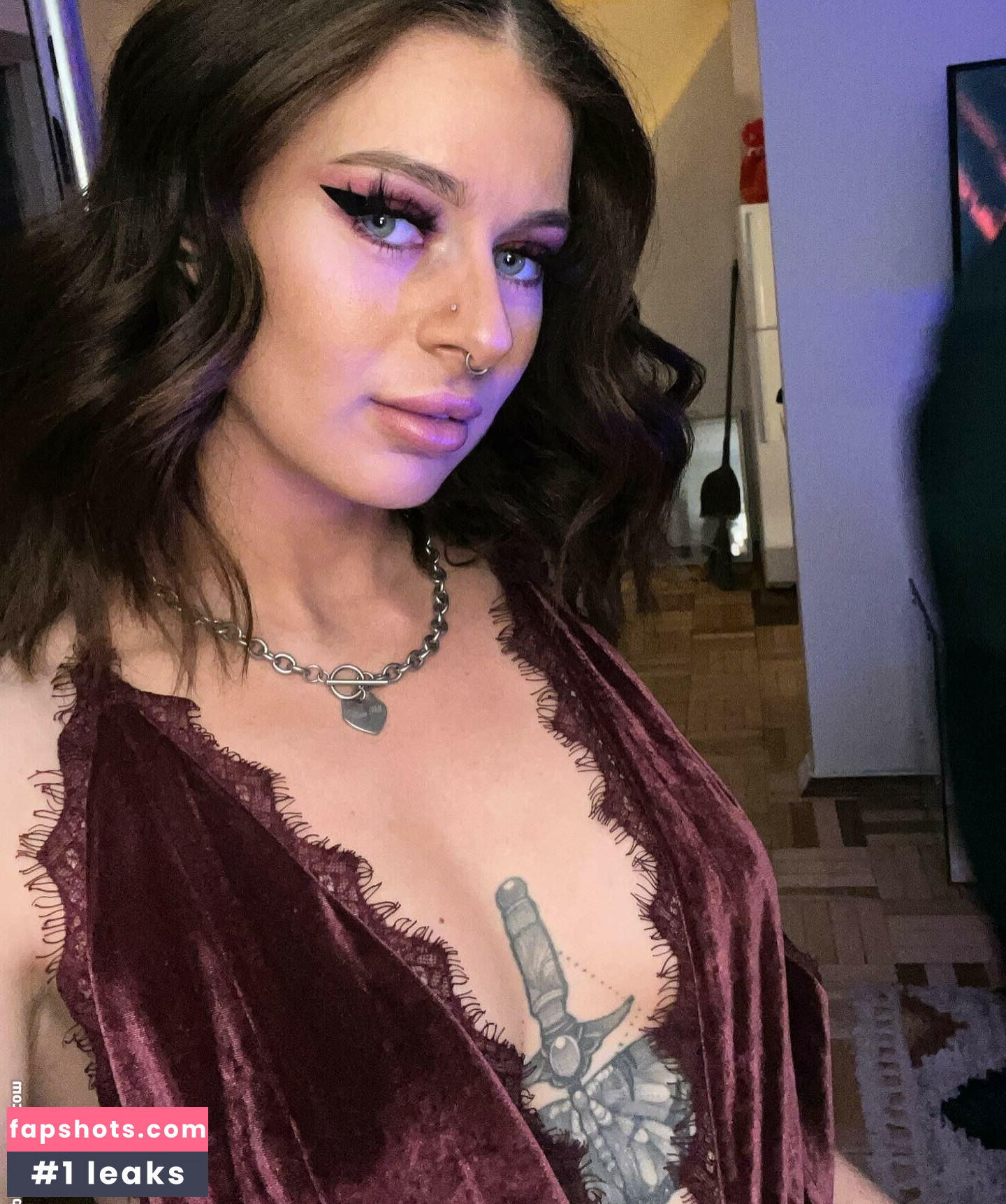 Valerie Moon gallery photo #7