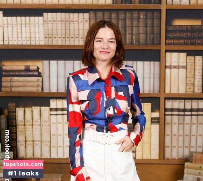 Valerie Pachner gallery photo #2