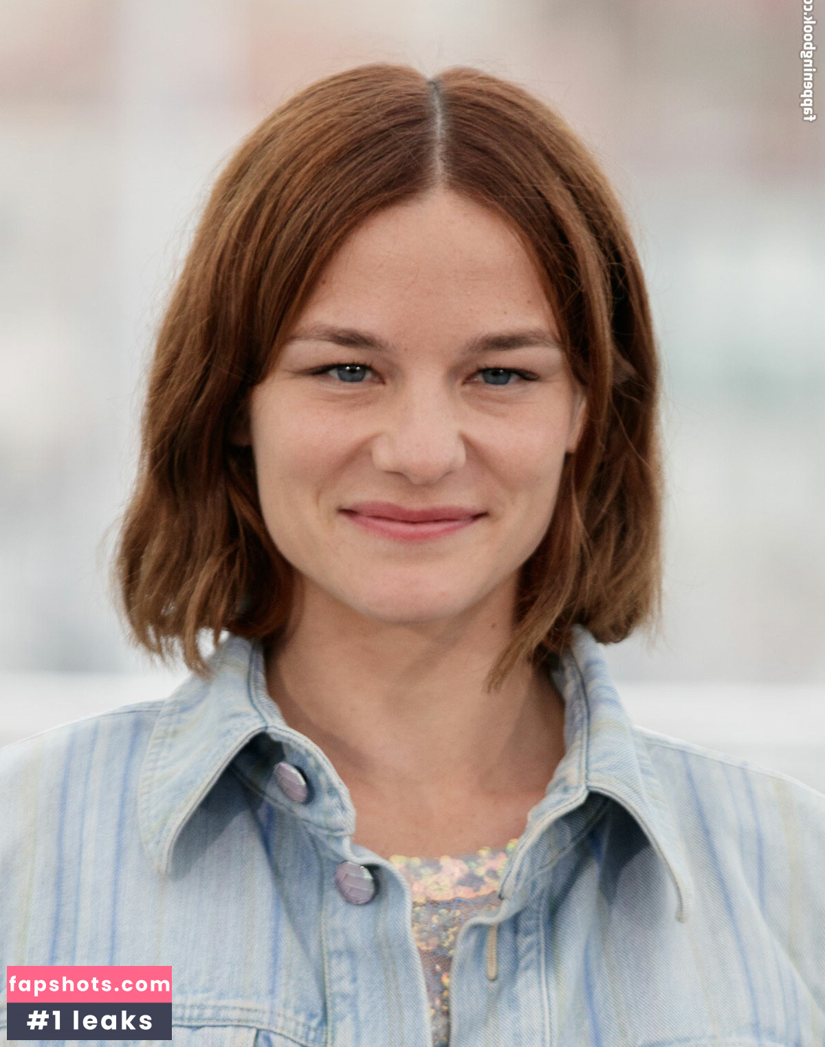 Valerie Pachner gallery photo #13