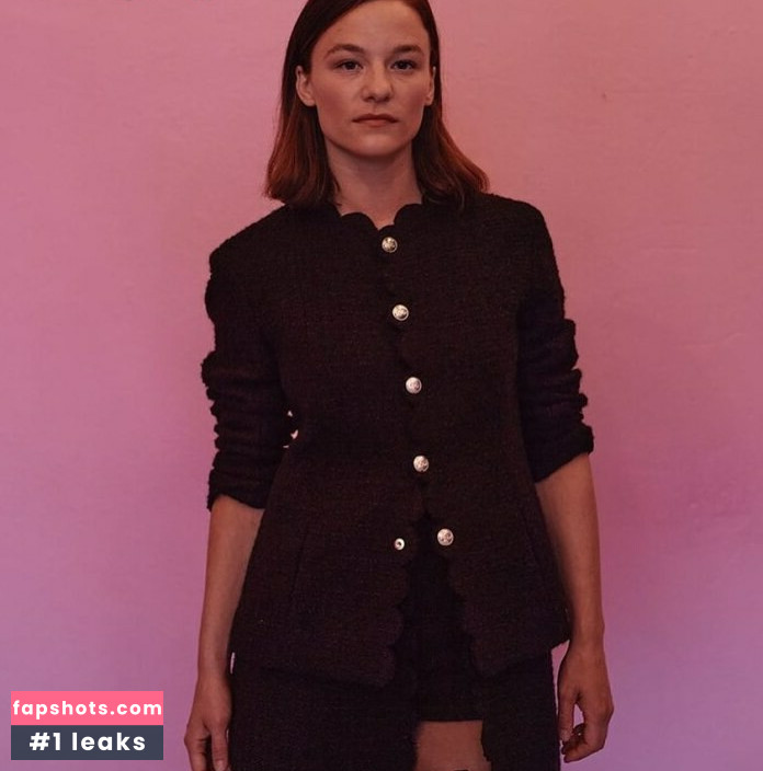 Valerie Pachner gallery photo #8