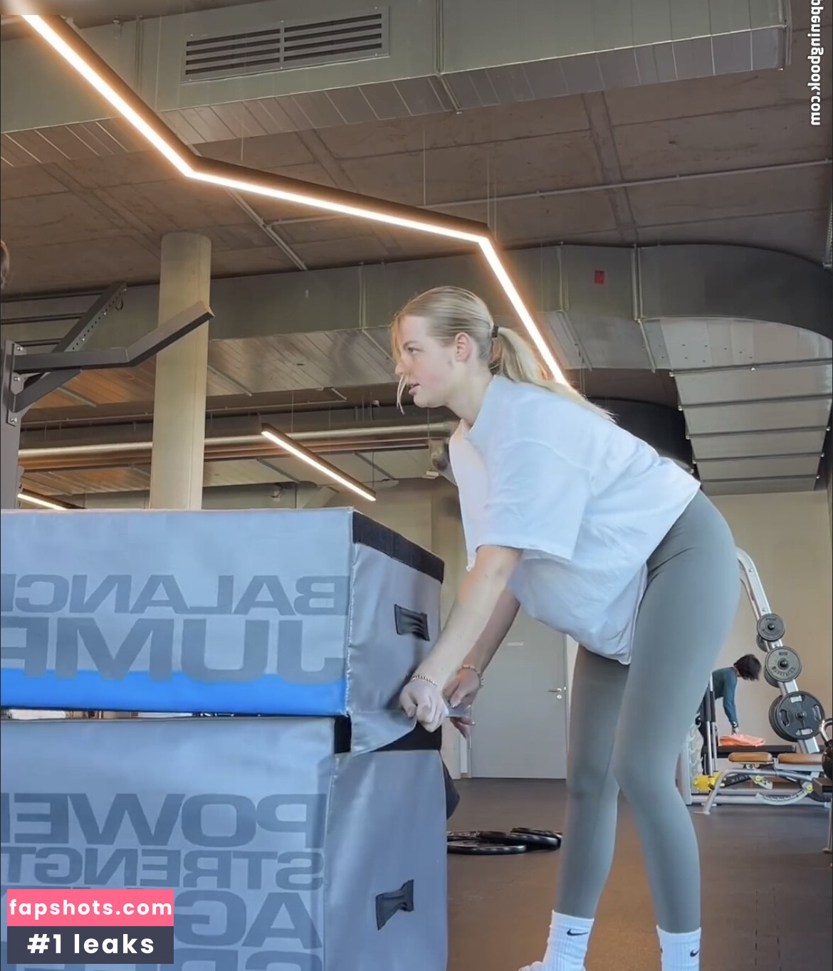 Vallixpauline Nude Leaks OnlyFans Photos #60 - LeakJerk