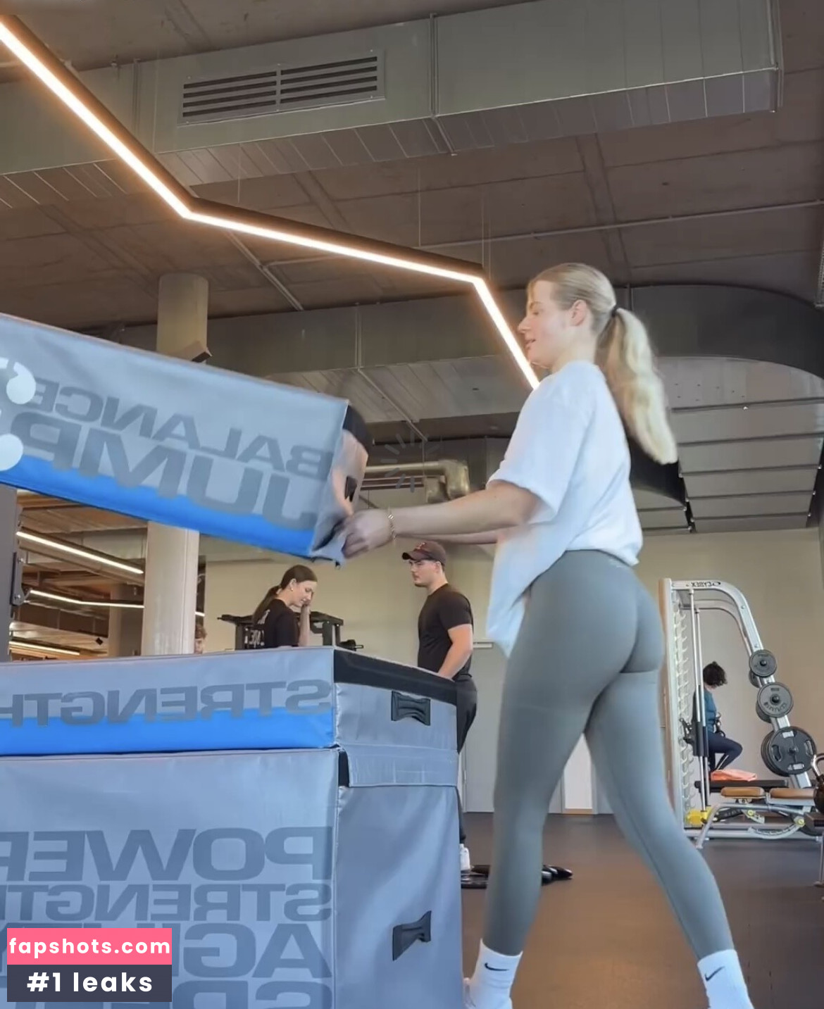 Vallixpauline Nude Leaks OnlyFans Photos #63 - LeakJerk