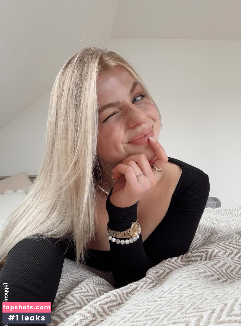 Vallixpauline Nude Leaks OnlyFans Photos #10 - LeakJerk