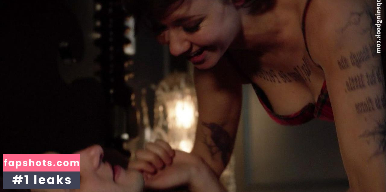 Valorie Curry gallery photo #12