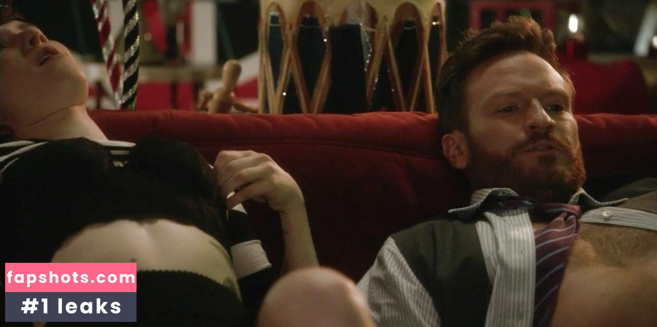 Valorie Curry gallery photo #18