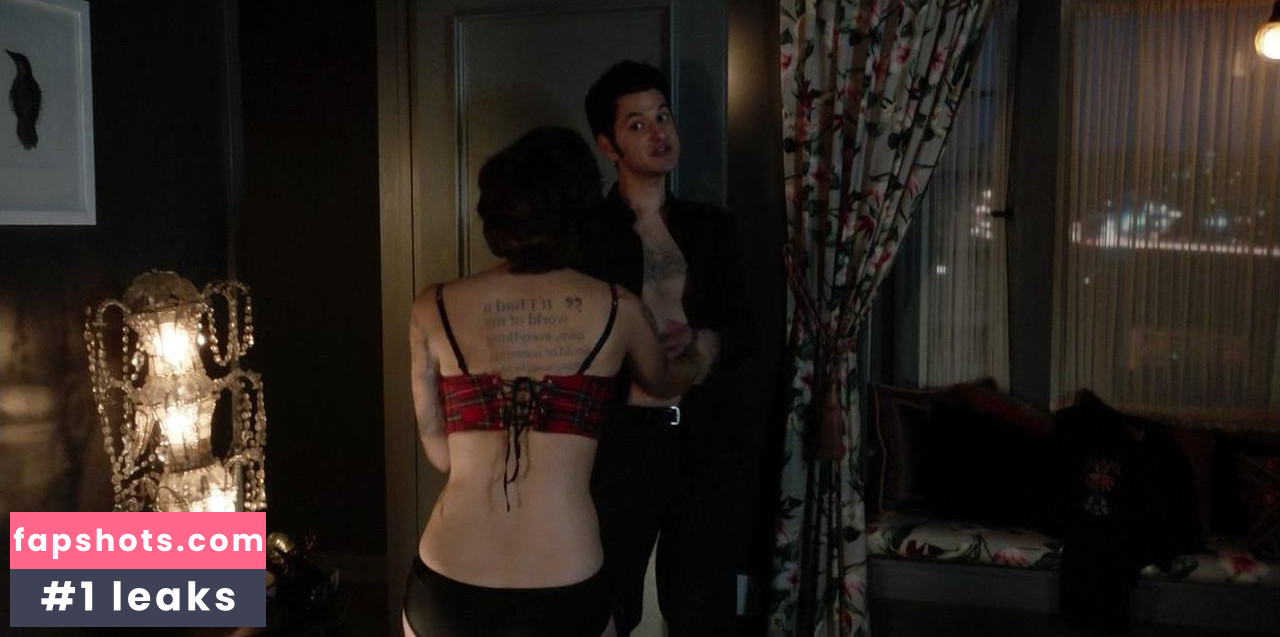 Valorie Curry gallery photo #20