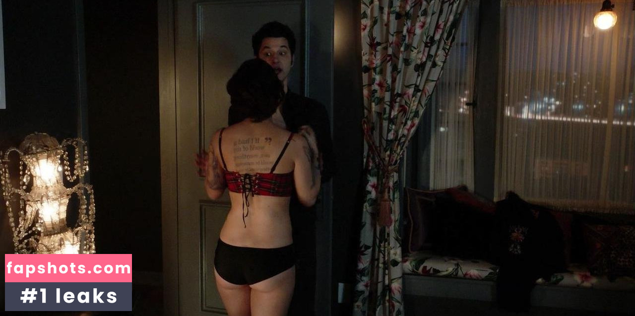 Valorie Curry gallery photo #21