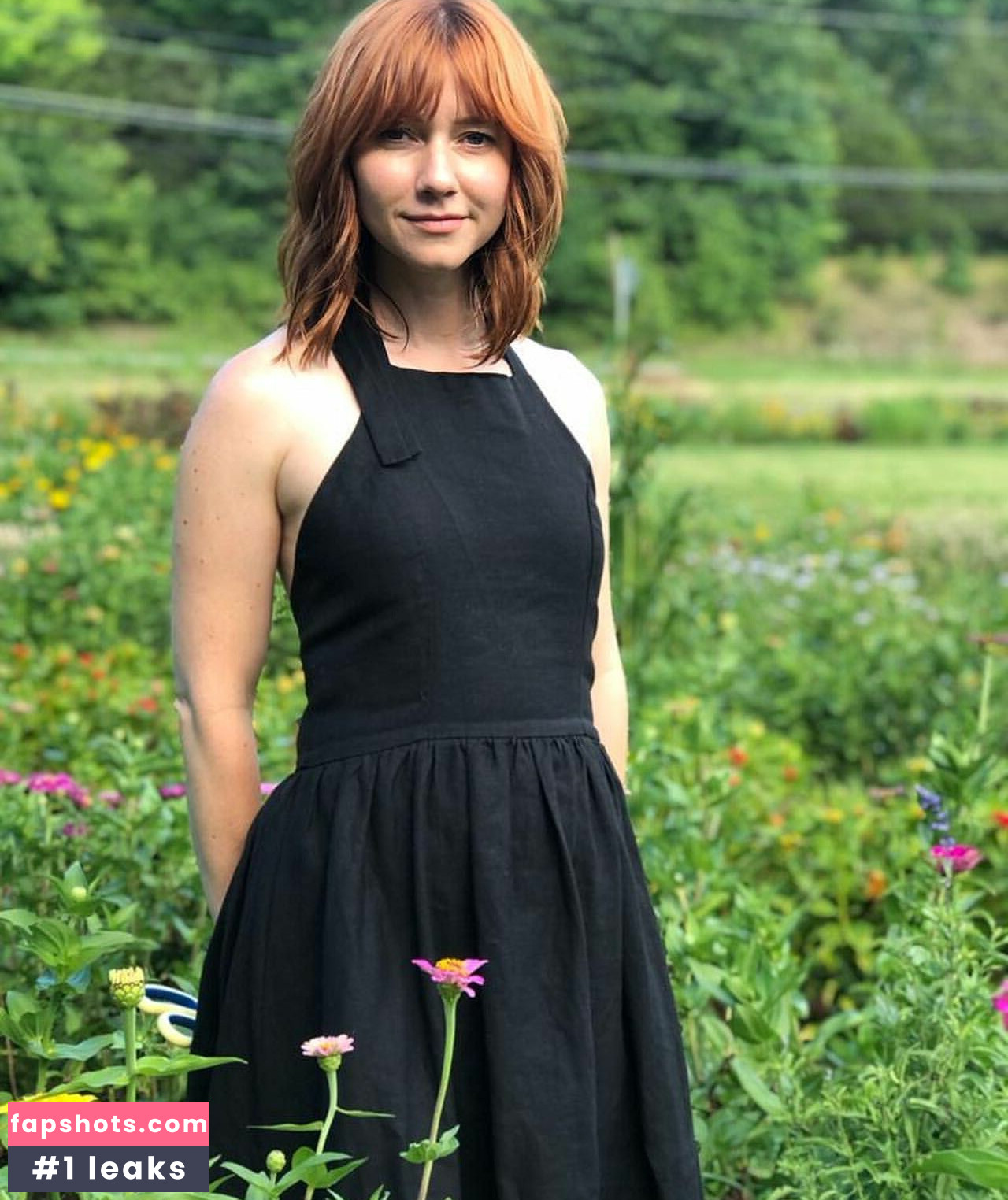 Valorie Curry gallery photo #5