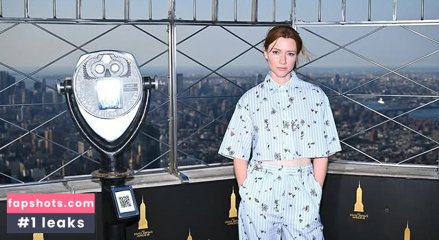 Valorie Curry gallery photo #7