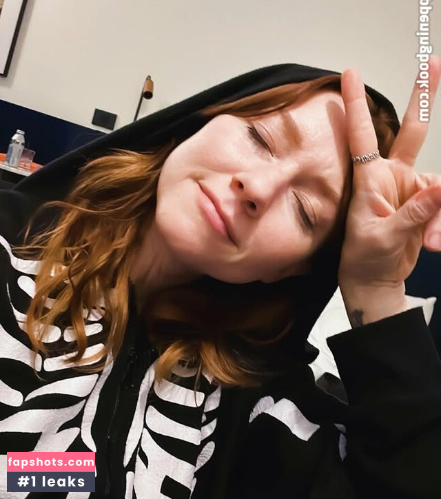 Valorie Curry gallery photo #8