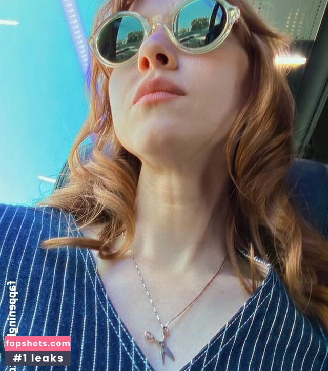 Valorie Curry gallery photo #10