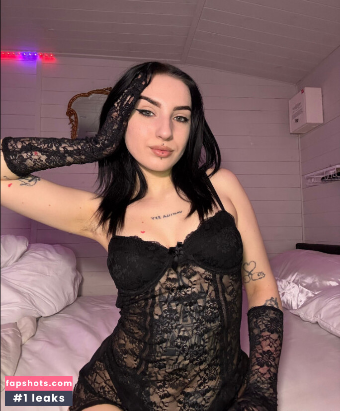 Vampibiba nude babe gallery