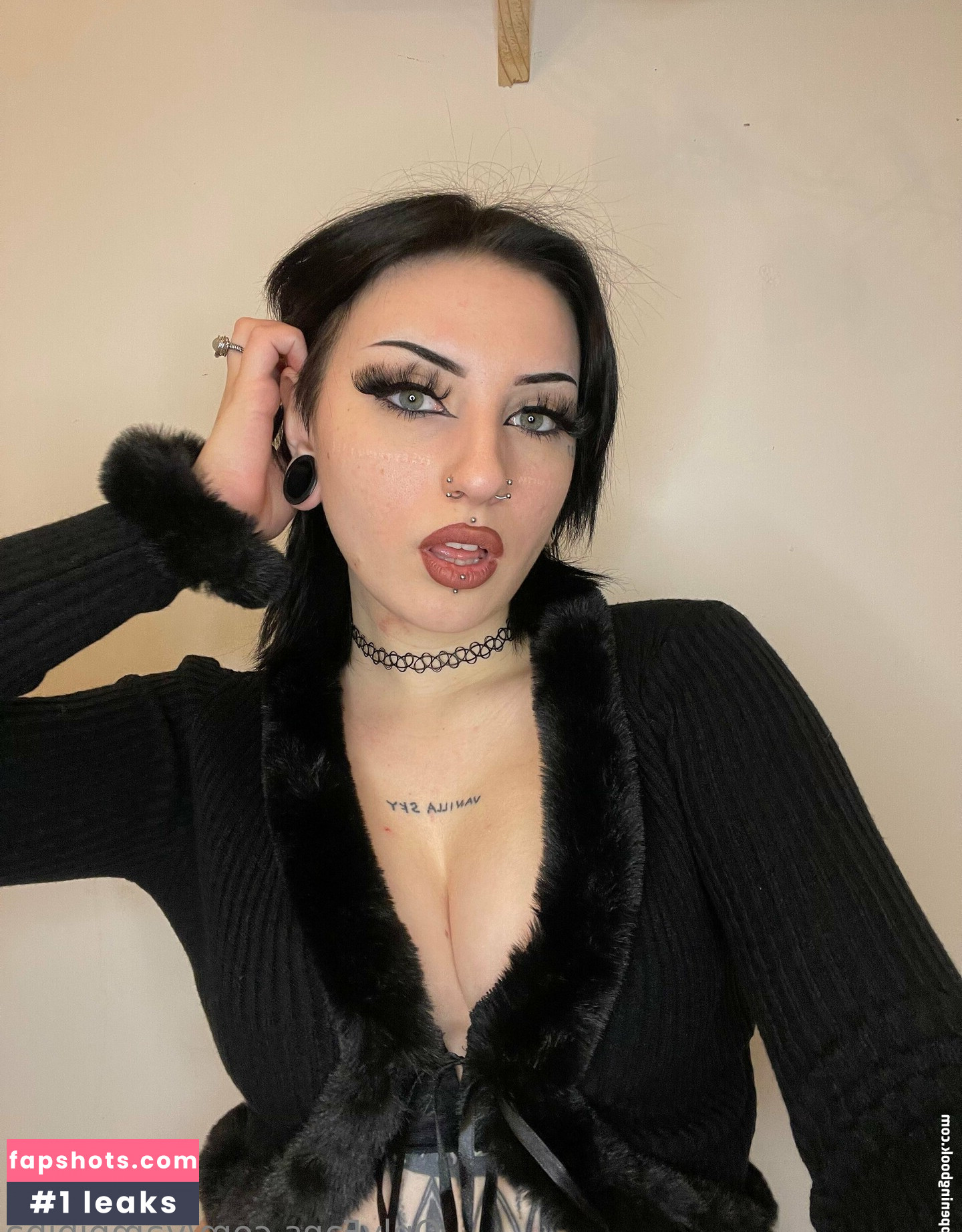 Vampibiba gallery photo #7