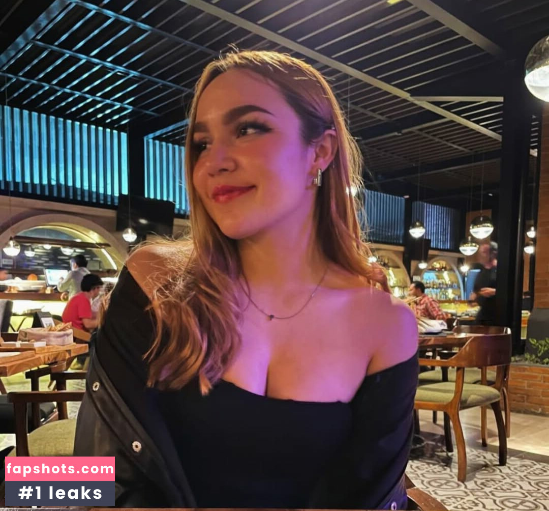 Vanessa Blossom gallery photo #5