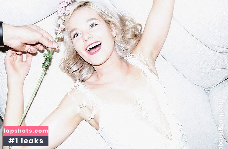 Vanessa Daly nude babe gallery