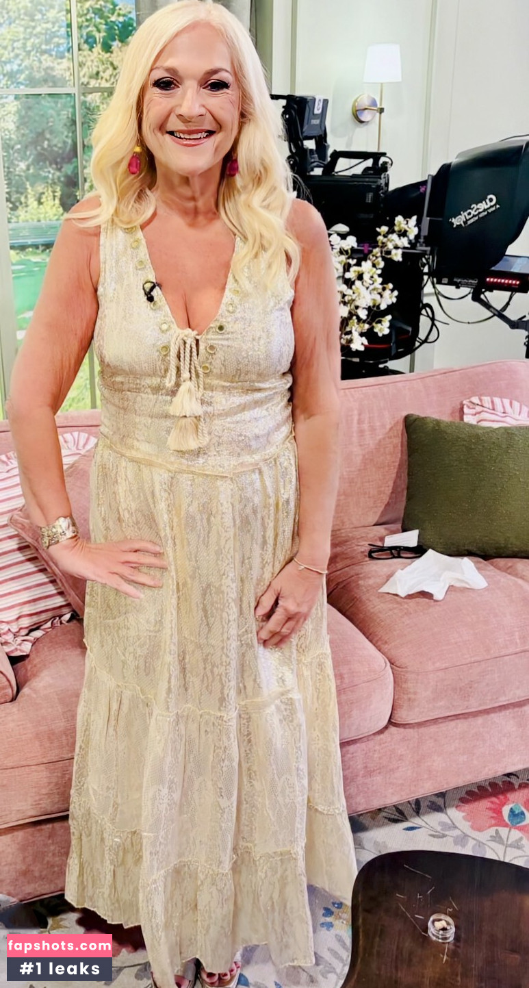 Vanessa Feltz gallery photo #6