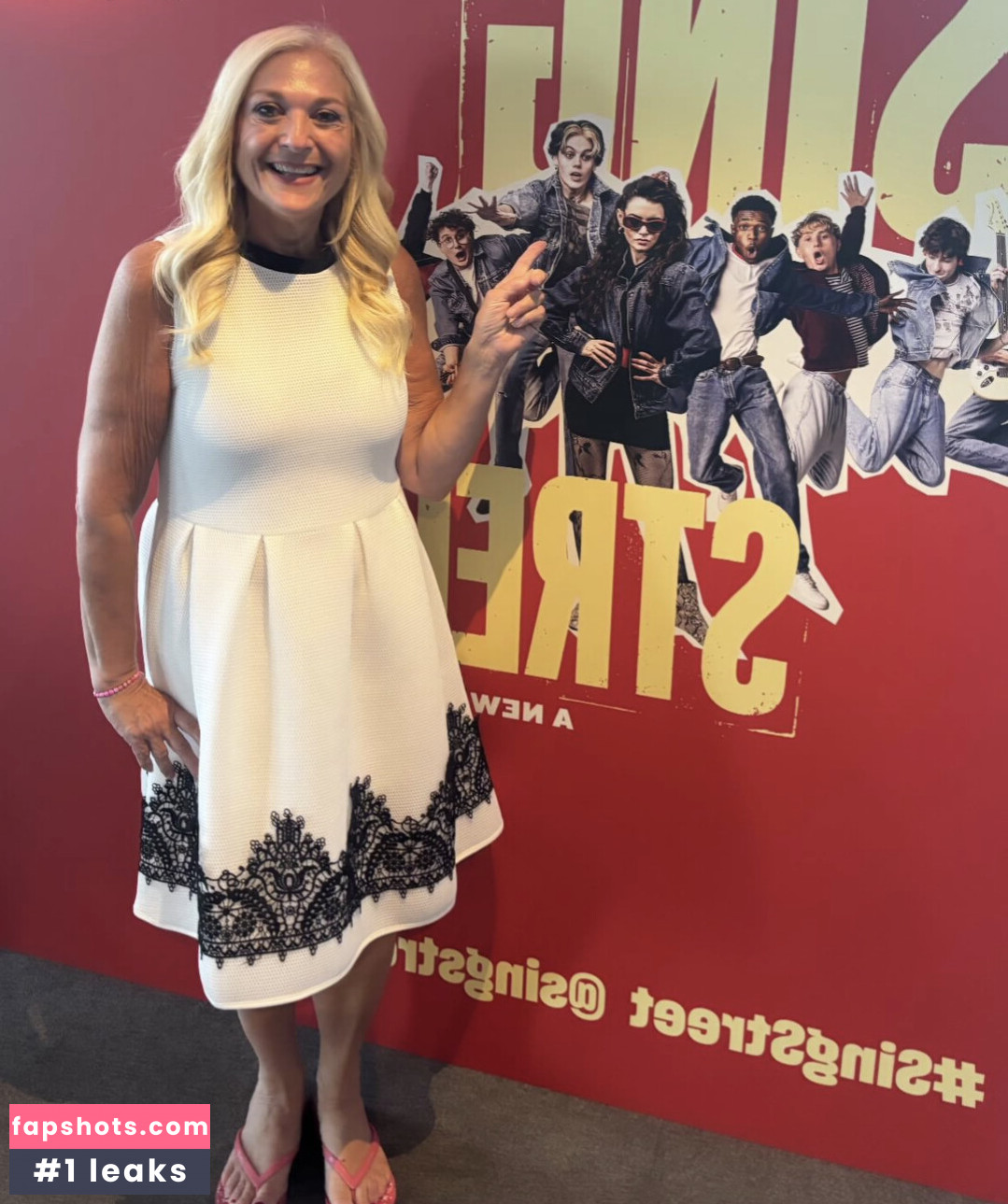 Vanessa Feltz gallery photo #7