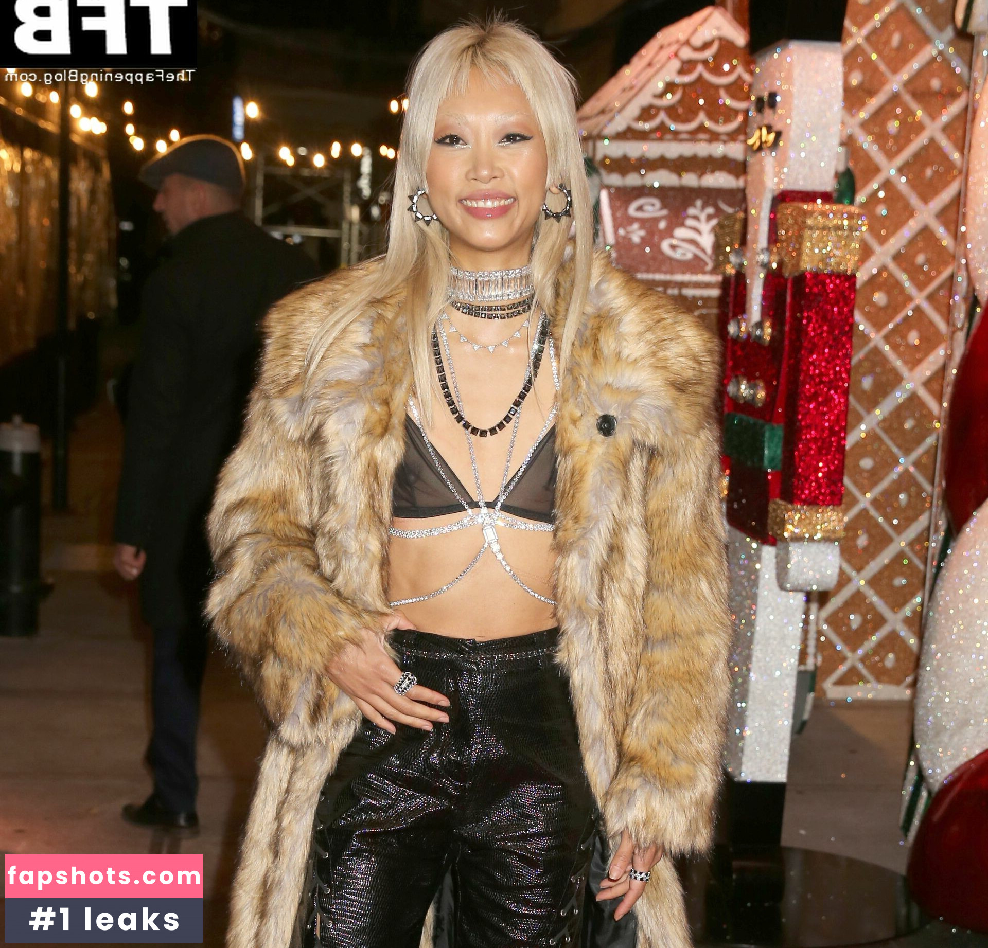 Vanessa Hong nude babe gallery