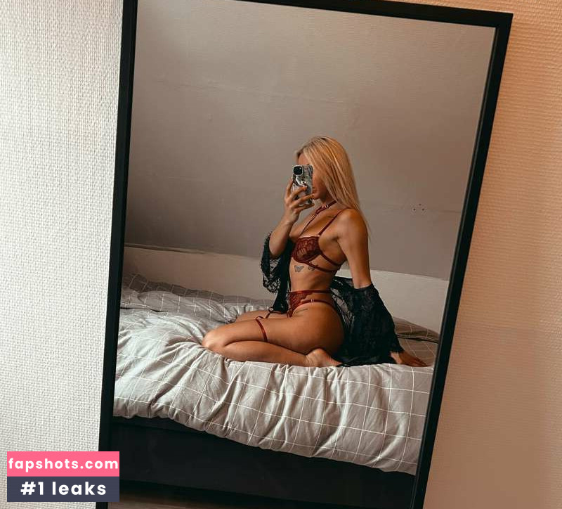 Vanessa Johansen gallery photo #46