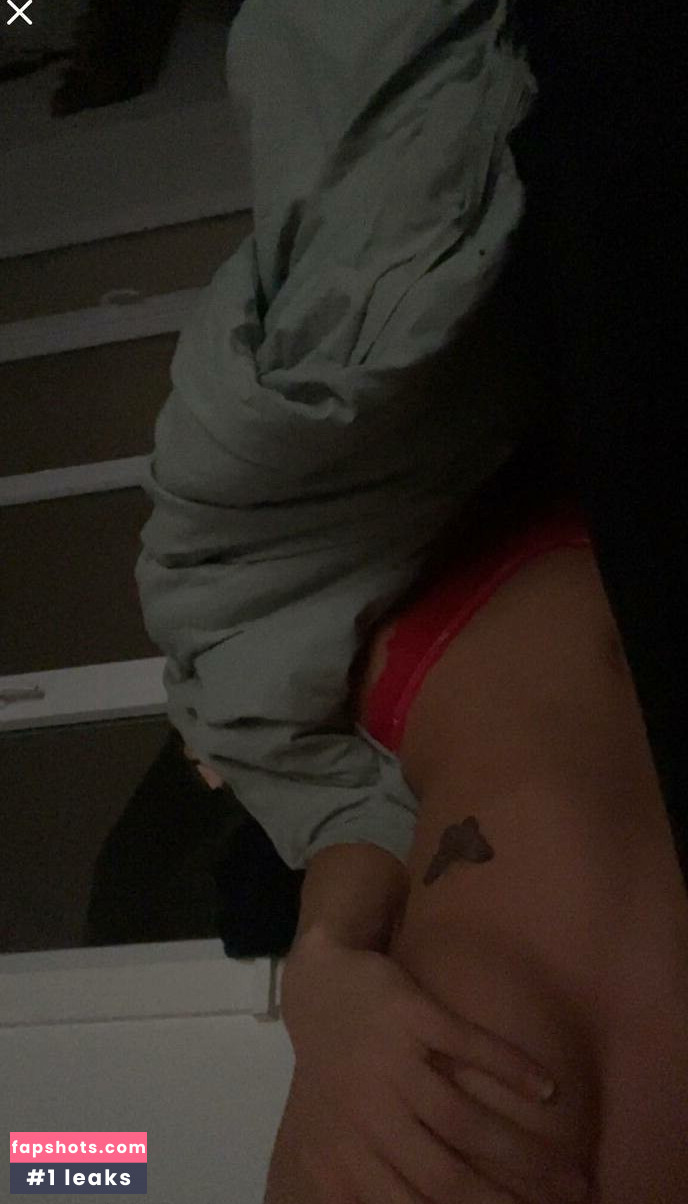 Vanessa Johansen gallery photo #97