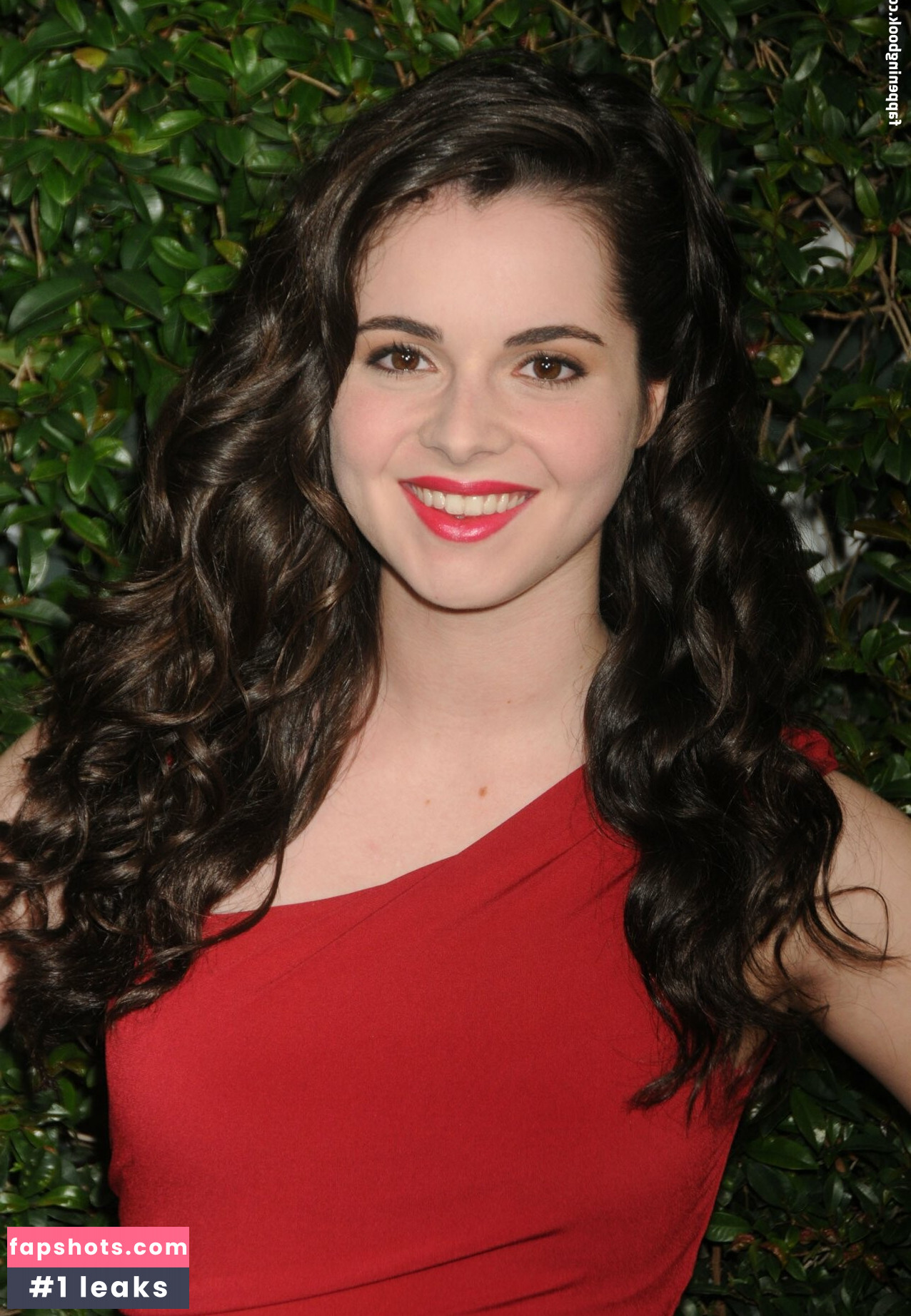 Vanessa Marano gallery photo #12