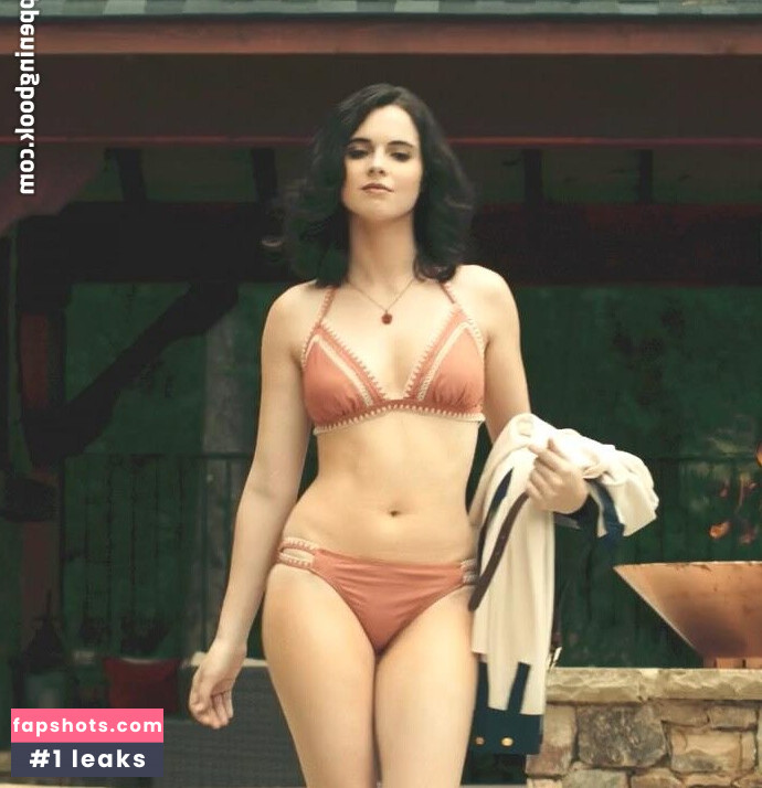 Vanessa Marano gallery photo #19