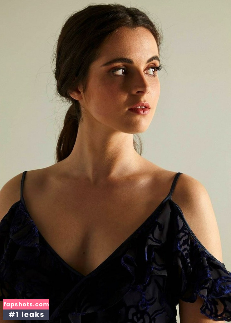 Vanessa Marano gallery photo #9