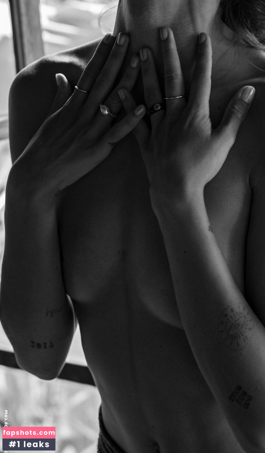 Vanessa Moe gallery photo #13