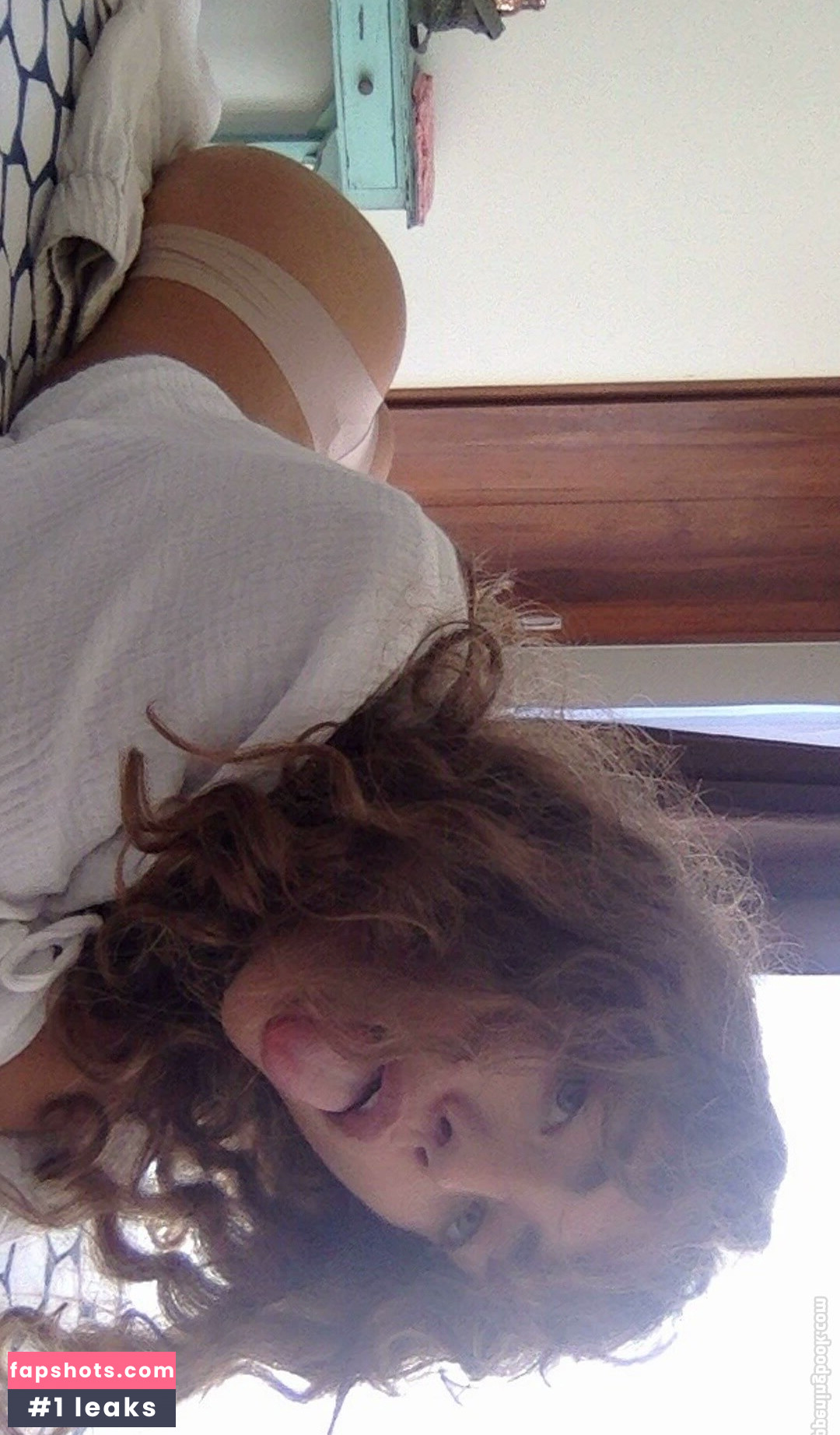 Vanessa Moe nude babe gallery