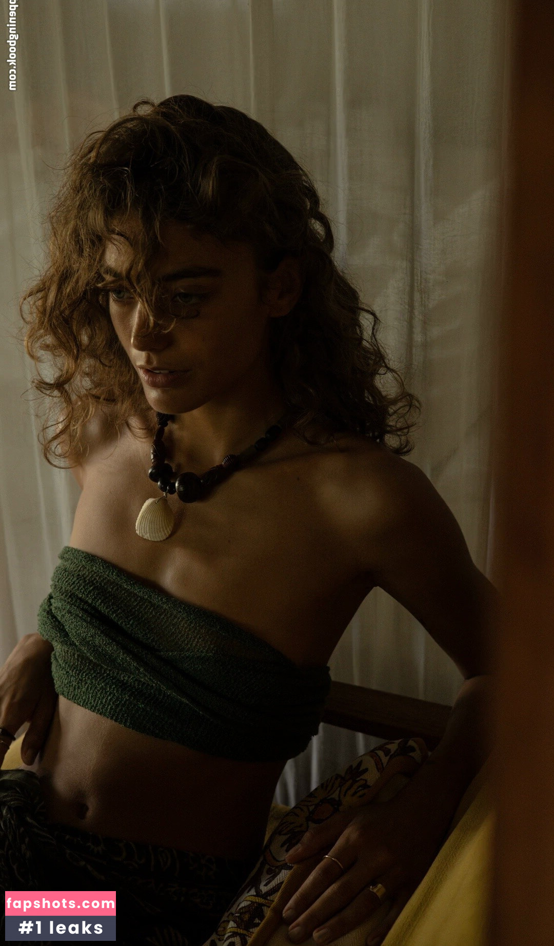 Vanessa Moe gallery photo #18