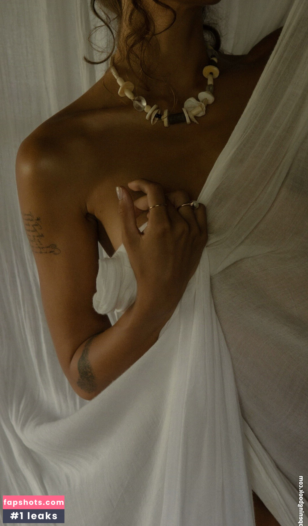 Vanessa Moe gallery photo #19