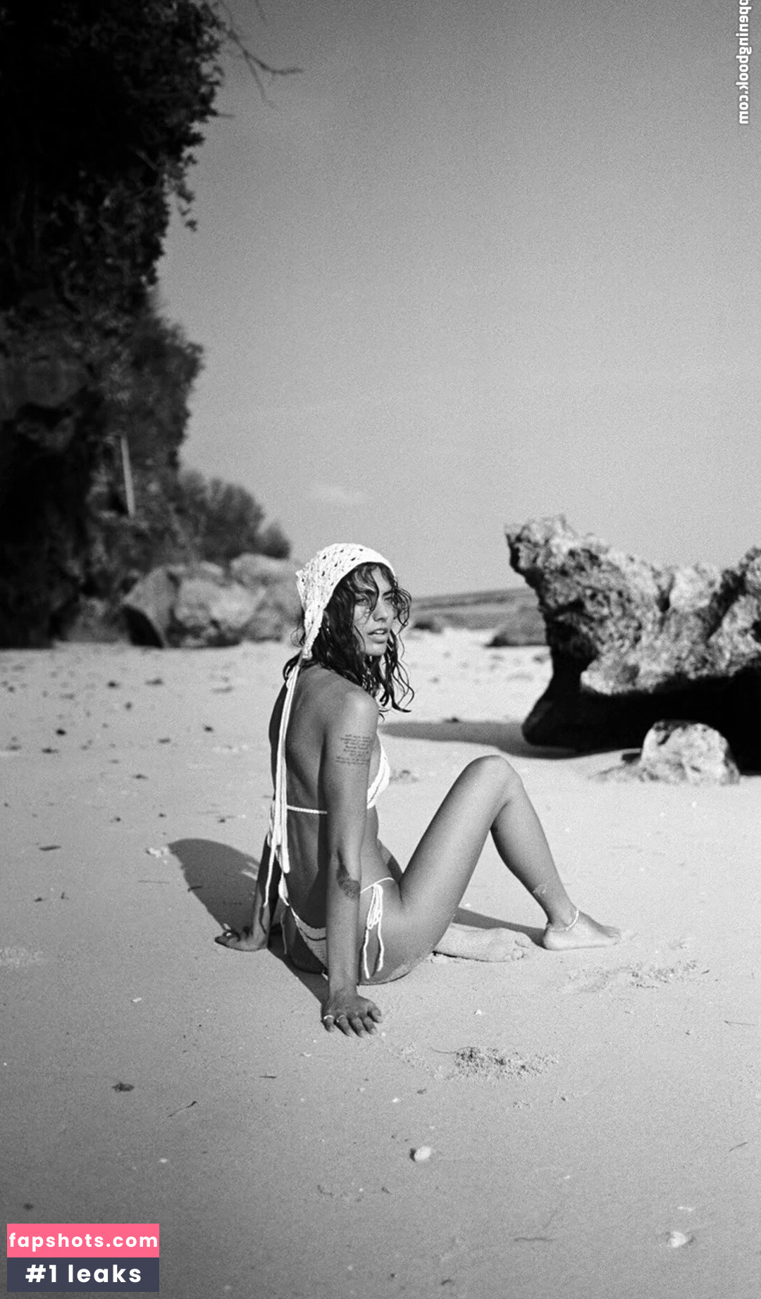 Vanessa Moe gallery photo #20