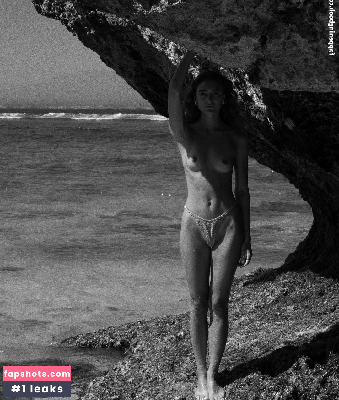 Vanessa Moe gallery photo #3