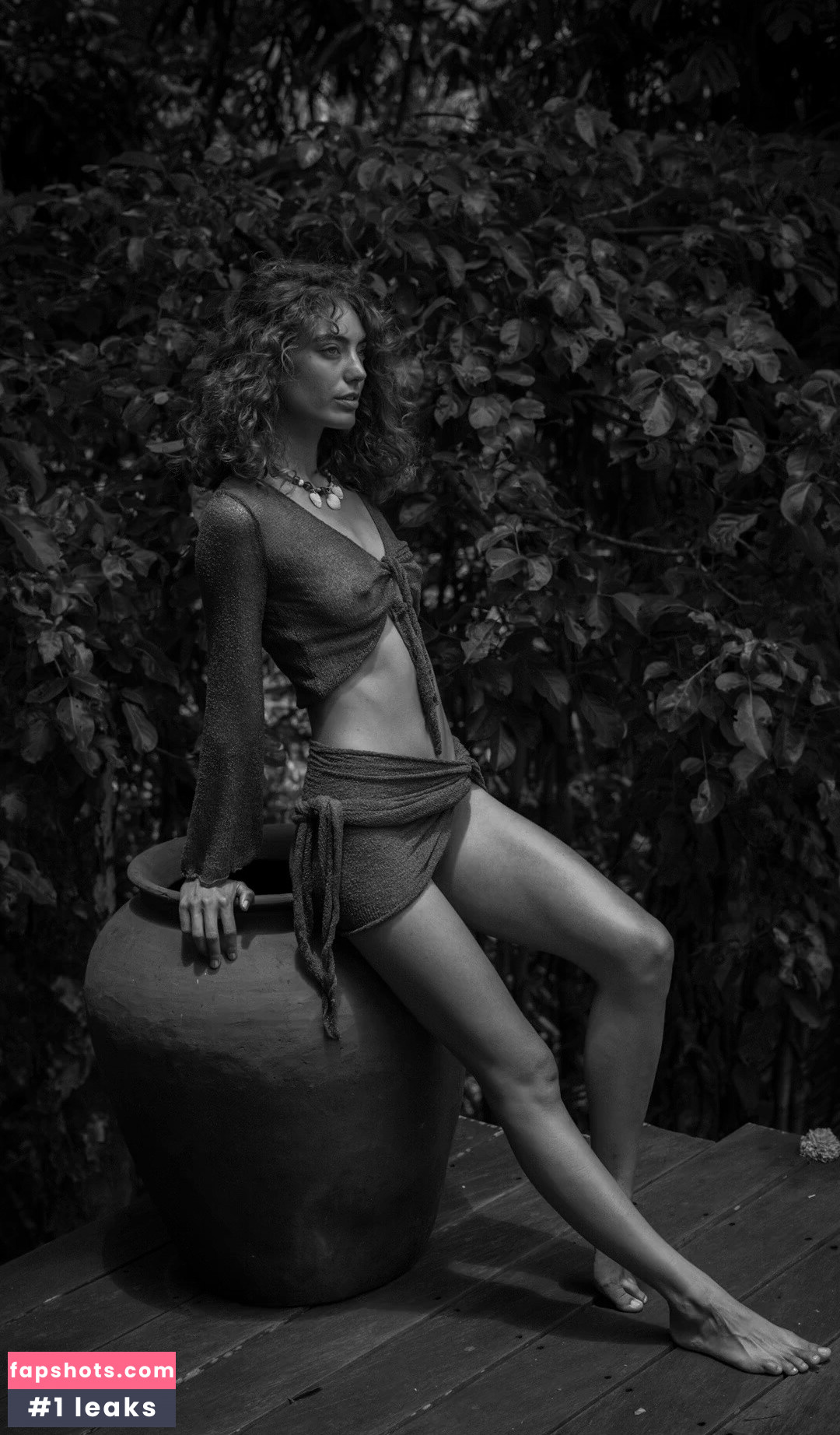 Vanessa Moe gallery photo #21