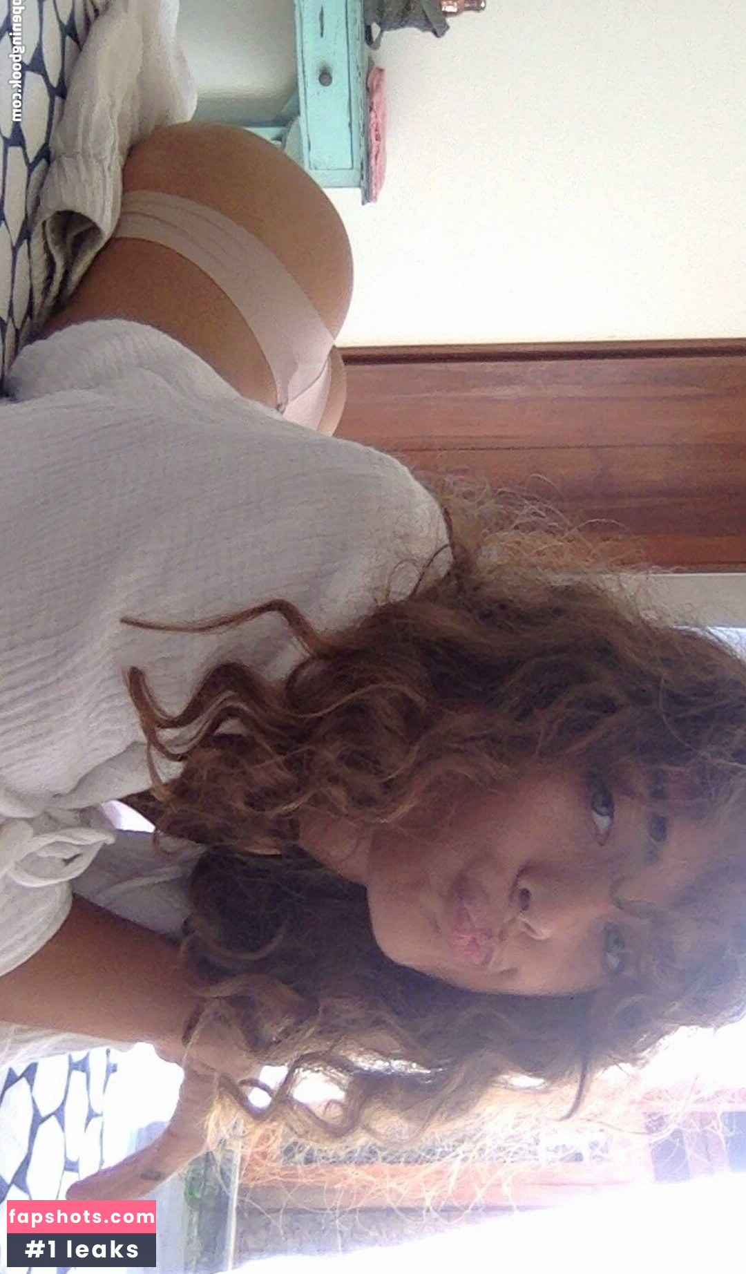 Vanessa Moe gallery photo #22