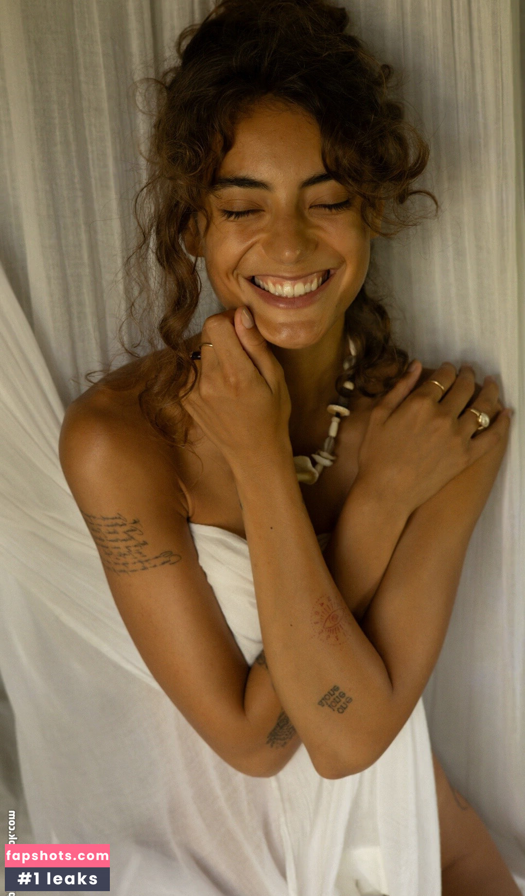 Vanessa Moe gallery photo #25