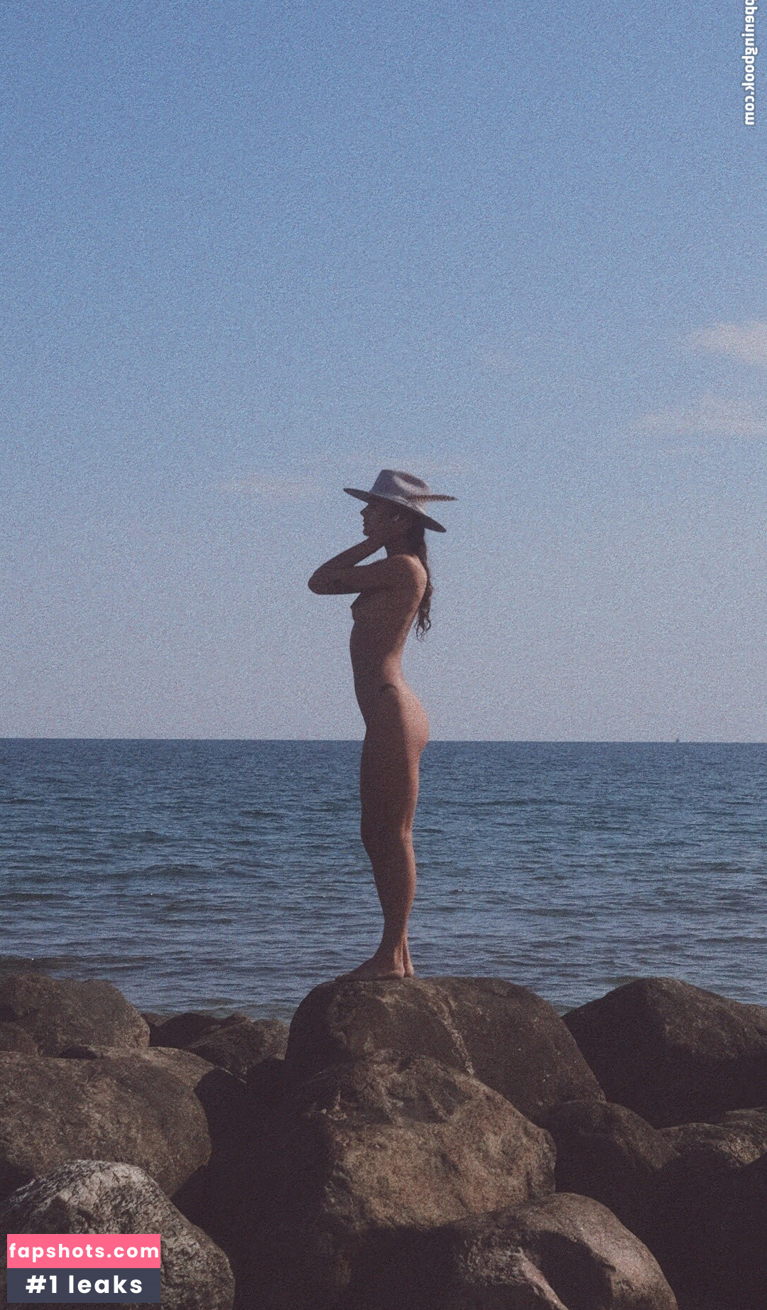 Vanessa Moe gallery photo #27