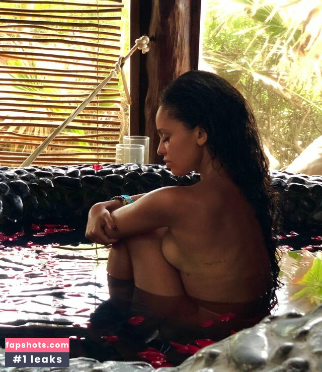 Vanessa Morgan gallery photo #154