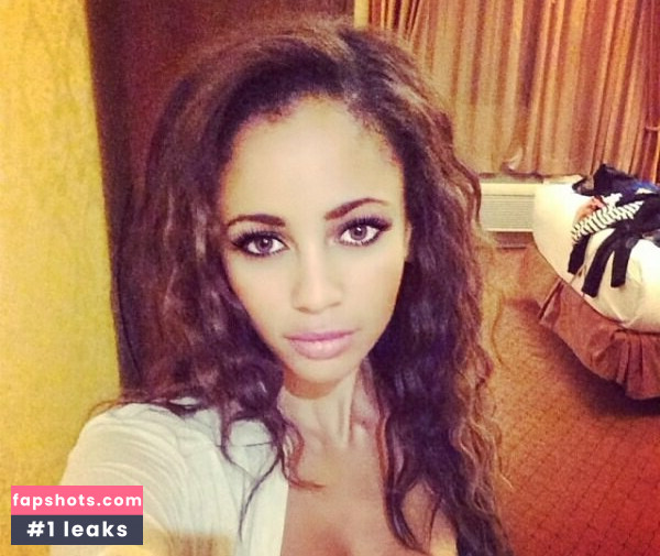 Vanessa Morgan gallery photo #203