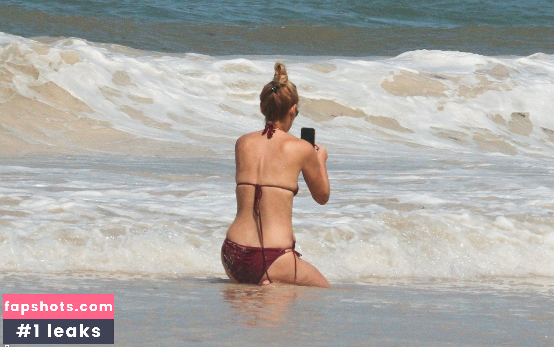 Vanessa Morgan gallery photo #294