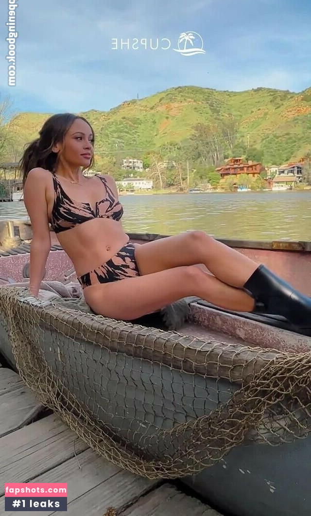 Vanessa Morgan gallery photo #54