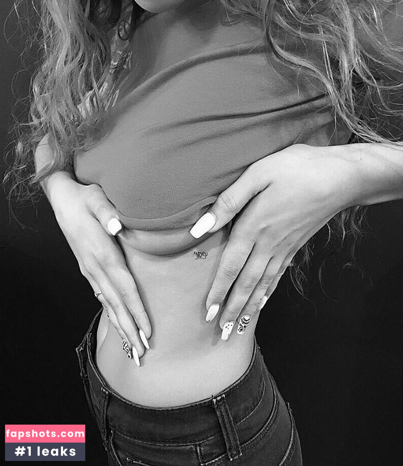 Vanessa Morgan gallery photo #90