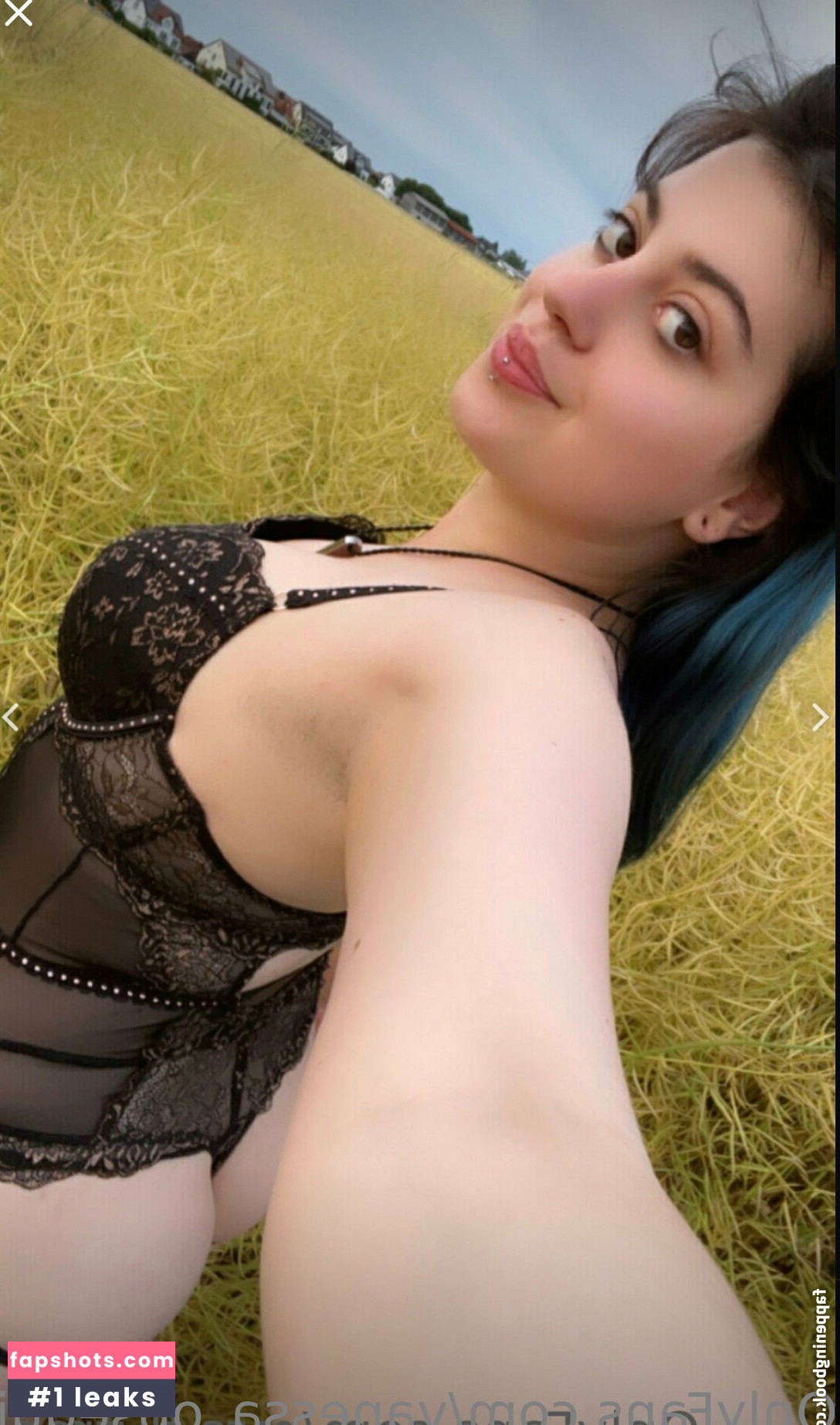 vanessa_obsequious gallery photo #11