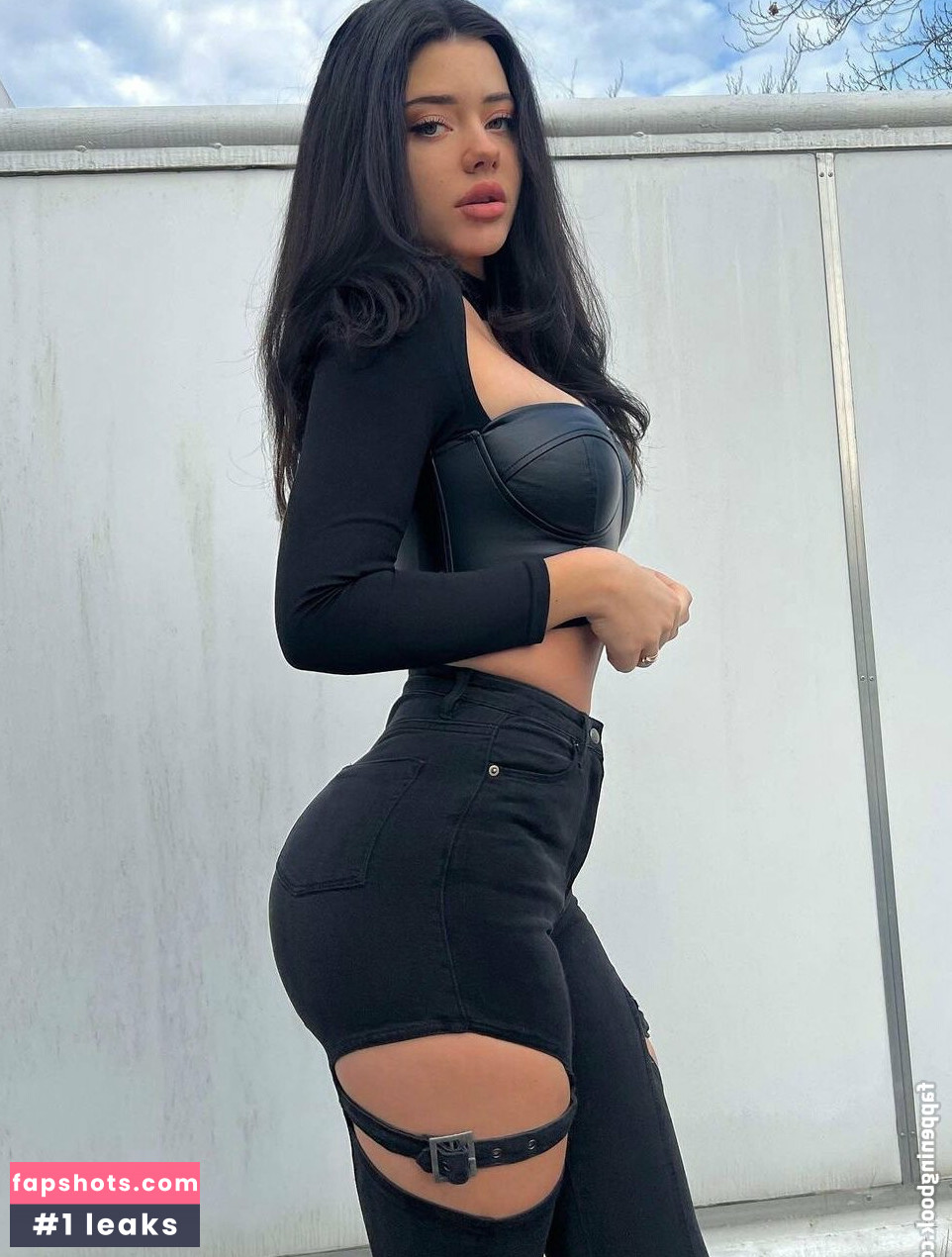 Vanessa Reinhard gallery photo #2