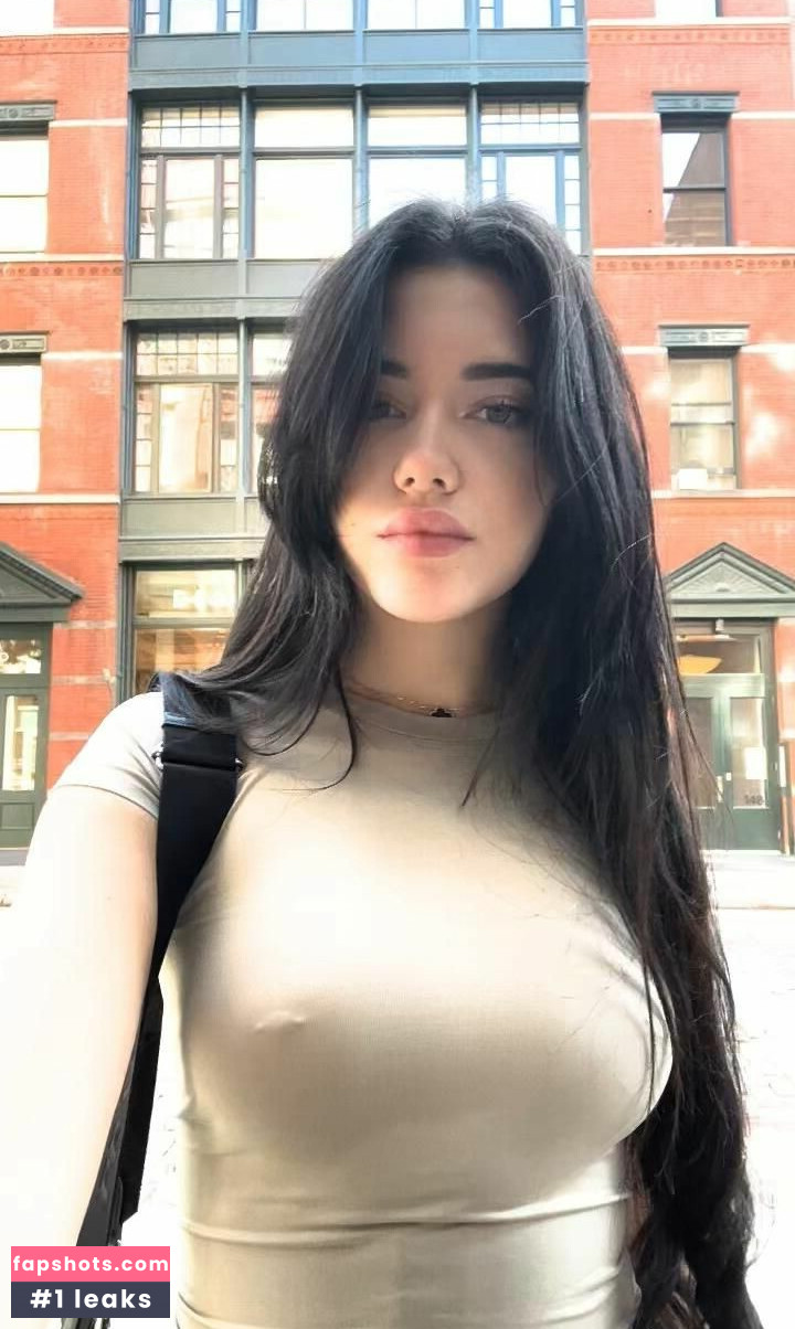 Vanessa Reinhard gallery photo #18