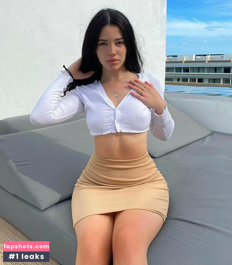 Vanessa Reinhard gallery photo #19